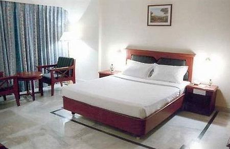 The Vijay Park Hotel Chennai Exterior photo